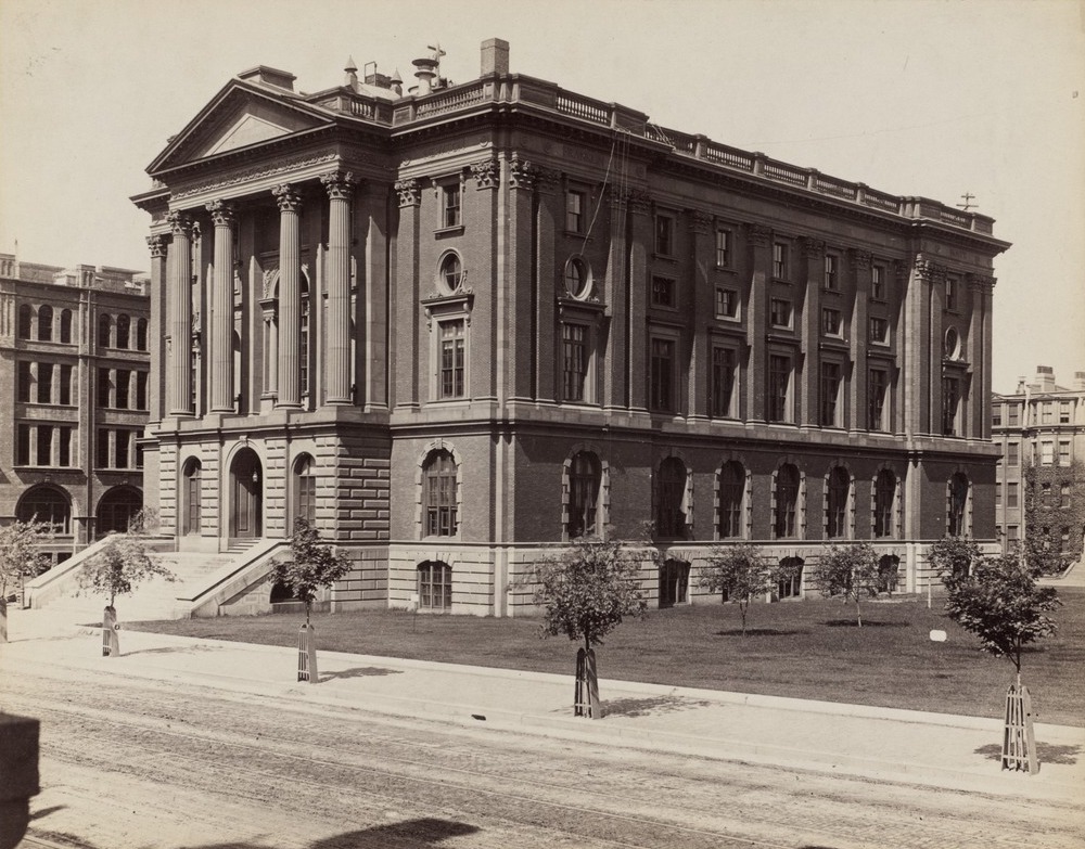 History of MIT: Contributions to Science & Technology 5 Massachusetts Institute of Technology was located in Boston's Back Bay neighborhood and was known as the Boston Society of Natural History's School of Industrial Science.