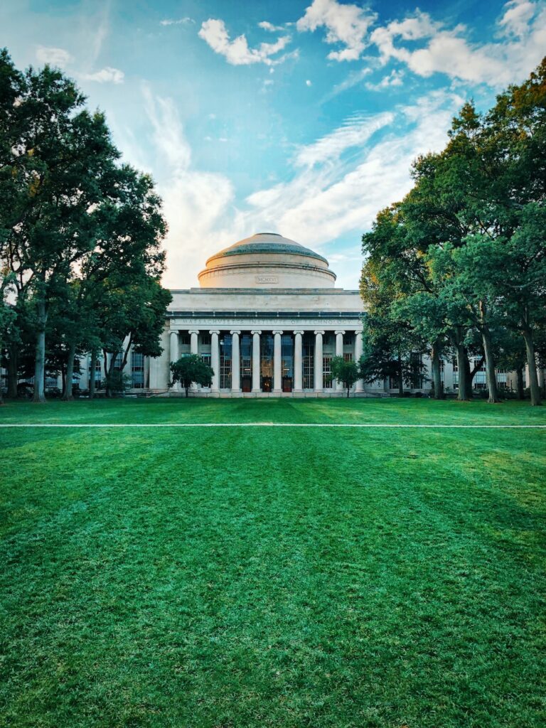 History of MIT: Contributions to Science & Technology 2 Massachusetts Institute of Technology (MIT) Campus