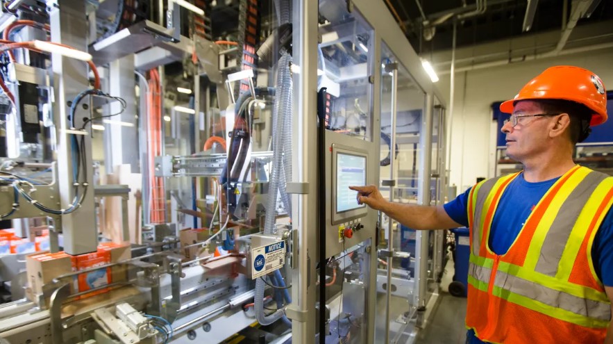 Industry 4.0 and the Benefits of Smart Manufacturing 16 Procter & Gamble (P&G) using robots for automated work